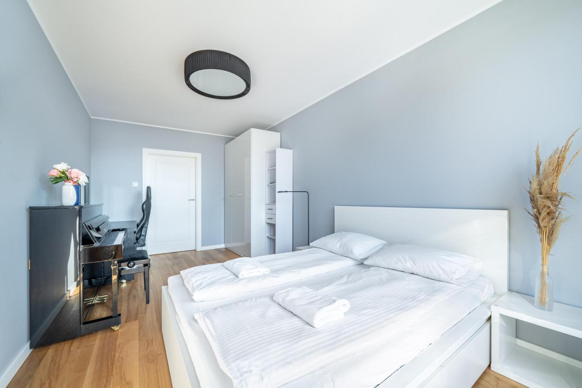 Apartment Sun & Snow Aura